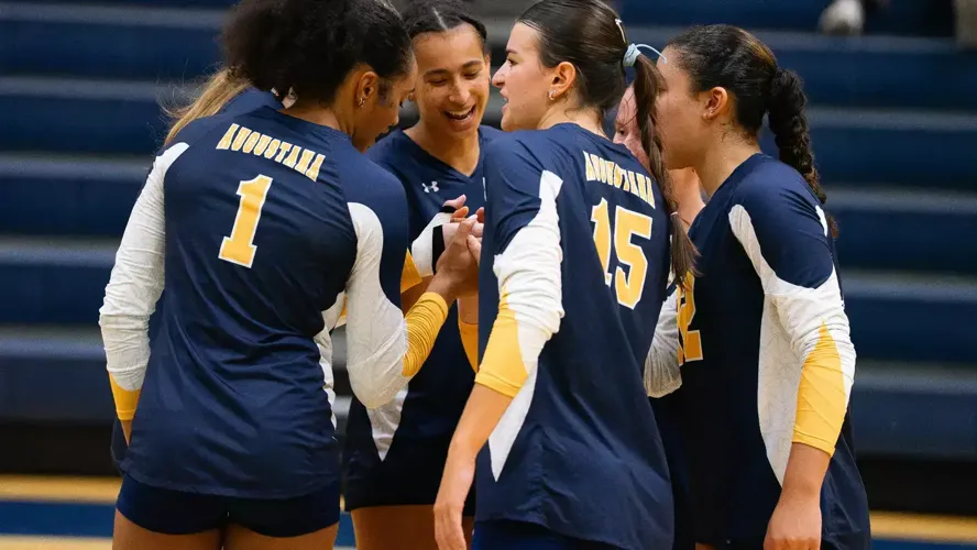 Augie swept on day two of UW-Platteville Tournament with pair of five-set losses
