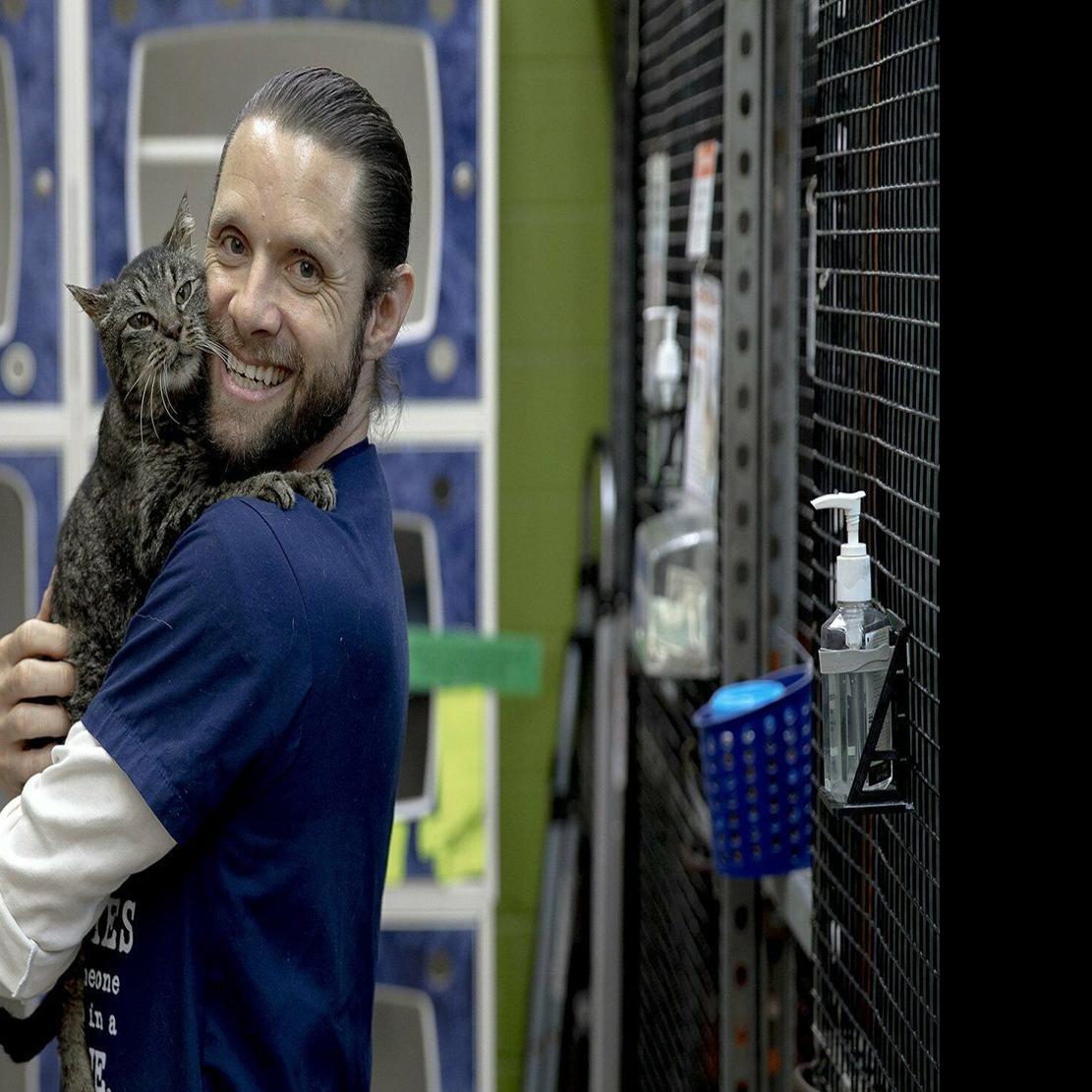 Ex Who S The Boss Star Danny Pintauro Vet Tech In Texas Pets Qconline Com