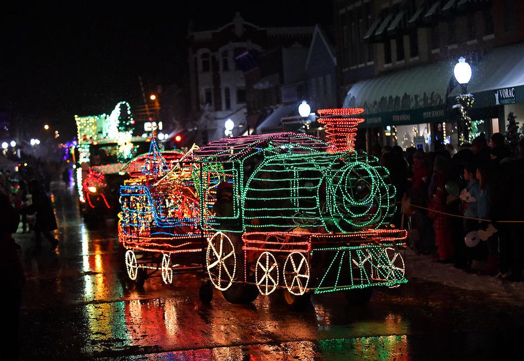 Geneseo Il Christmas Vacation 2022 2019 Geneseo Lights Up The Night | Local News | Qconline.com