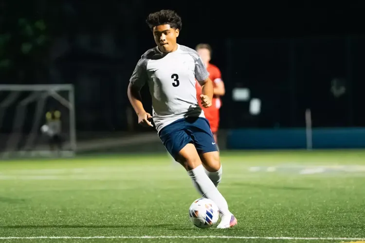 Men’s soccer ties after late Wabash goal