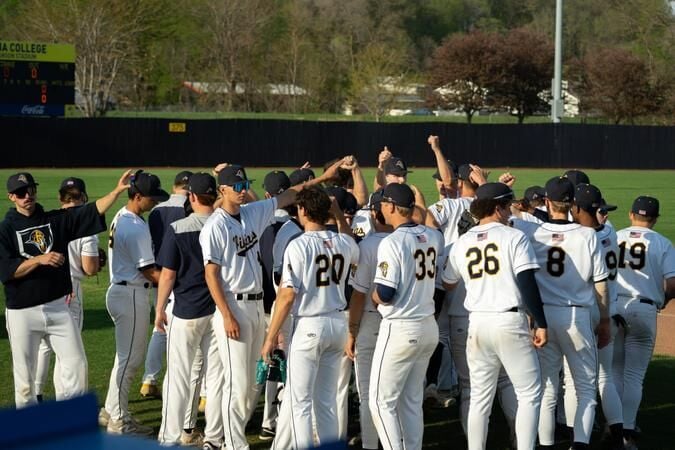 Baseball falls to Carthage in CCIW tournament