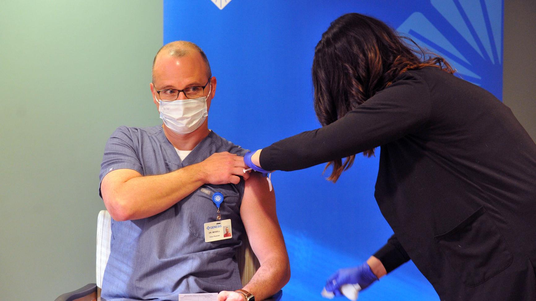 One pharmacy completes its COVID-19 vaccine rounds in Iowa; others dealing with reported delays - Vimarsana News