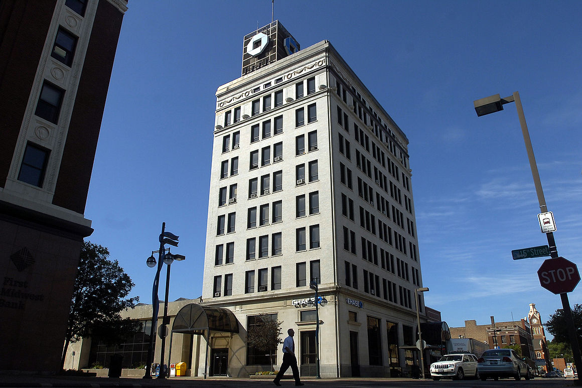 Moline Chase Bank building may convert to apartments
