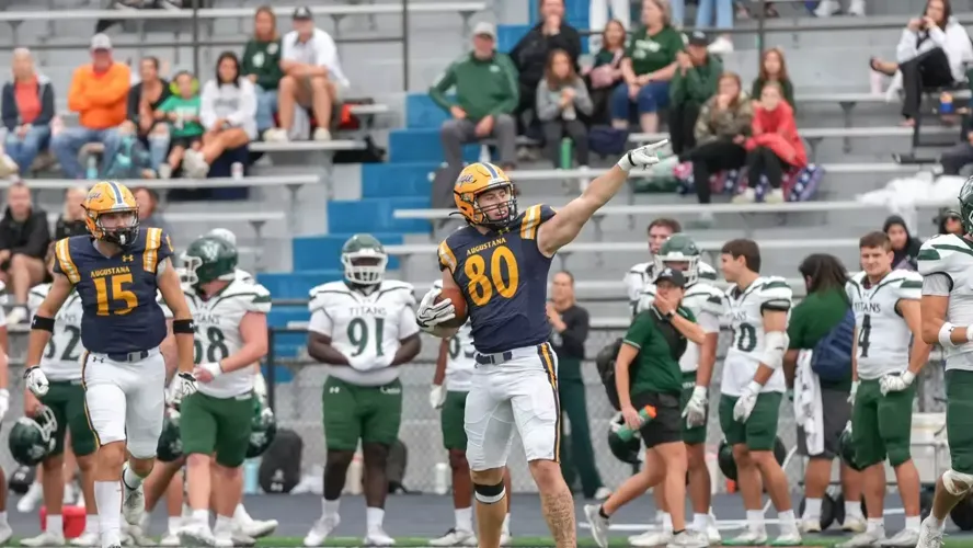 Football travels to Elmhurst for CCIW clash