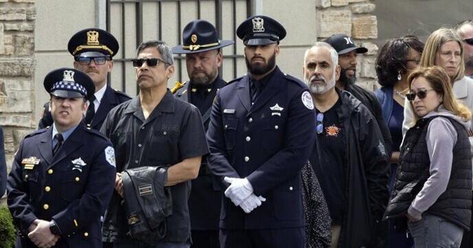 Slain Chicago police officer mourned at visitation: 'an attack on the entire community' - Vimarsana News