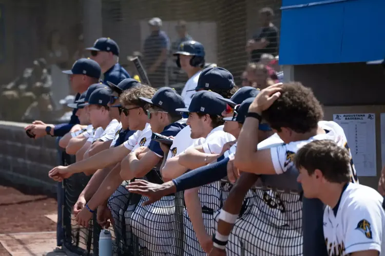 Baseball downs Carroll in 12 innings, clinch CCIW tournament berth