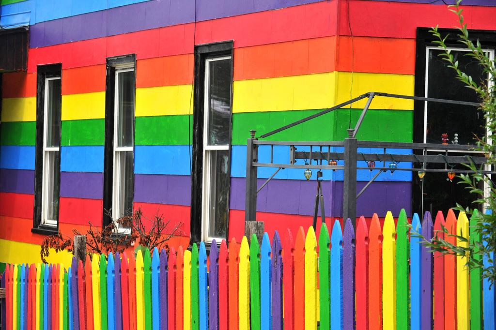 The Rainbow House Of Many Colors Draws Ire Of Moline Officials