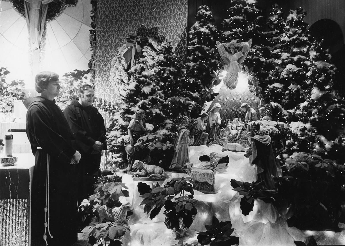 120619-Faces-of-Christmas-Past-001