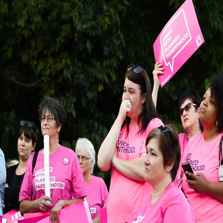 Planned Parenthood Rally Gets Emotional Local News Qconline Com