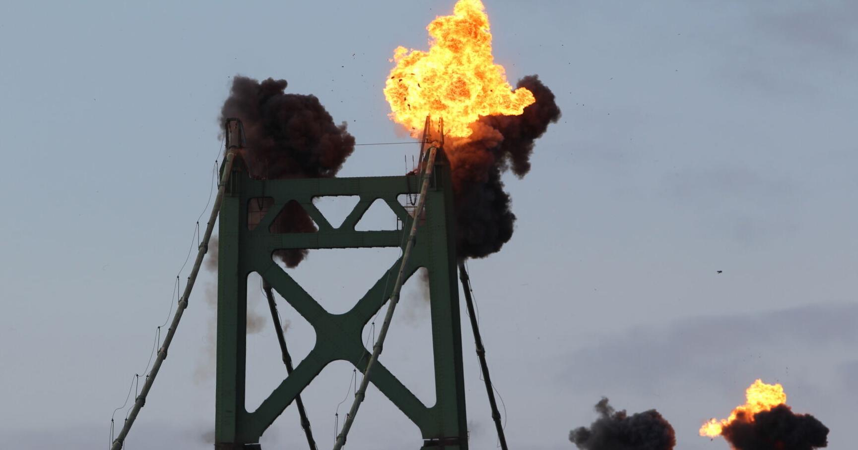 Contractor demolishes old I-74 bridge with explosives - Vimarsana News