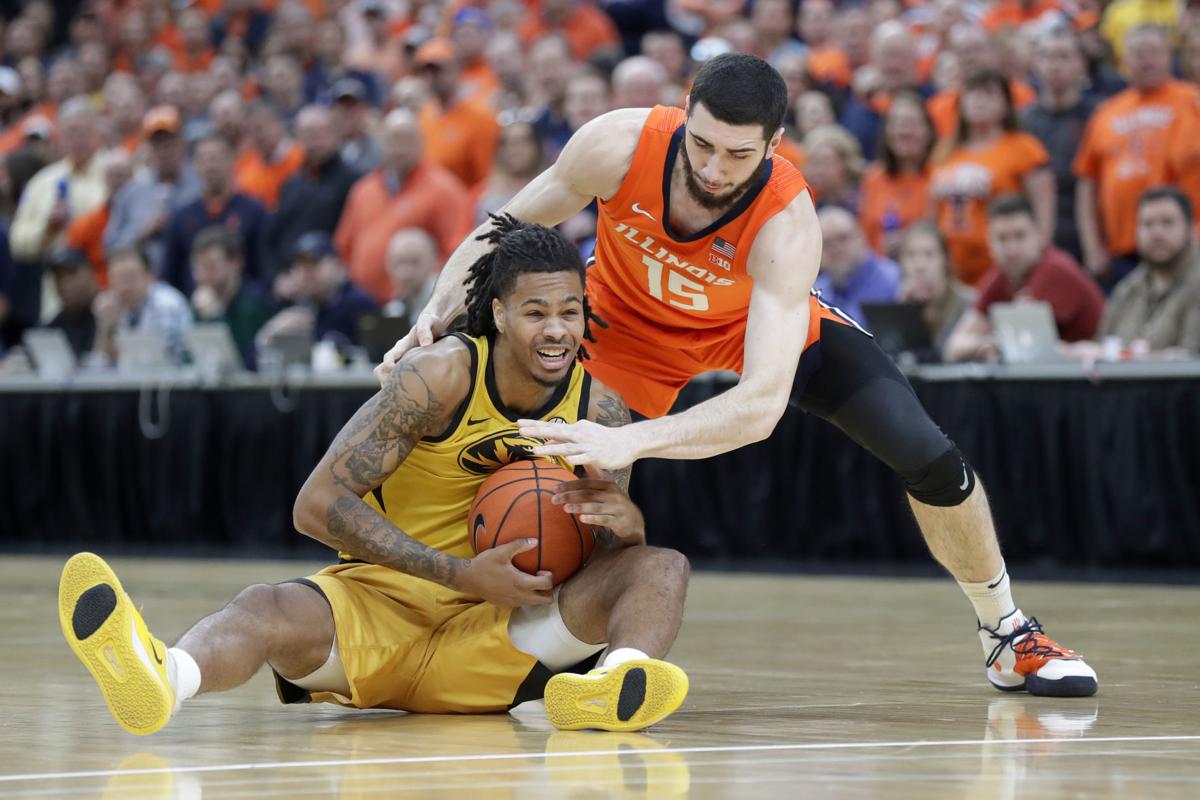 Smith Scores 19 Points As Missouri Beats Illinois 63 56