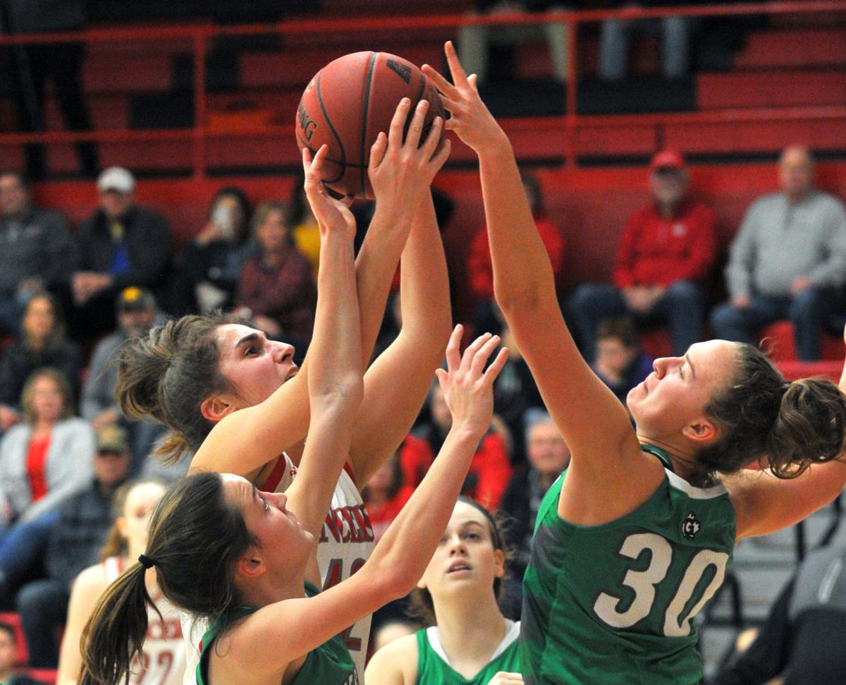 Geneseo vs North Scott at the IHMVCU Shootout girls basketball.