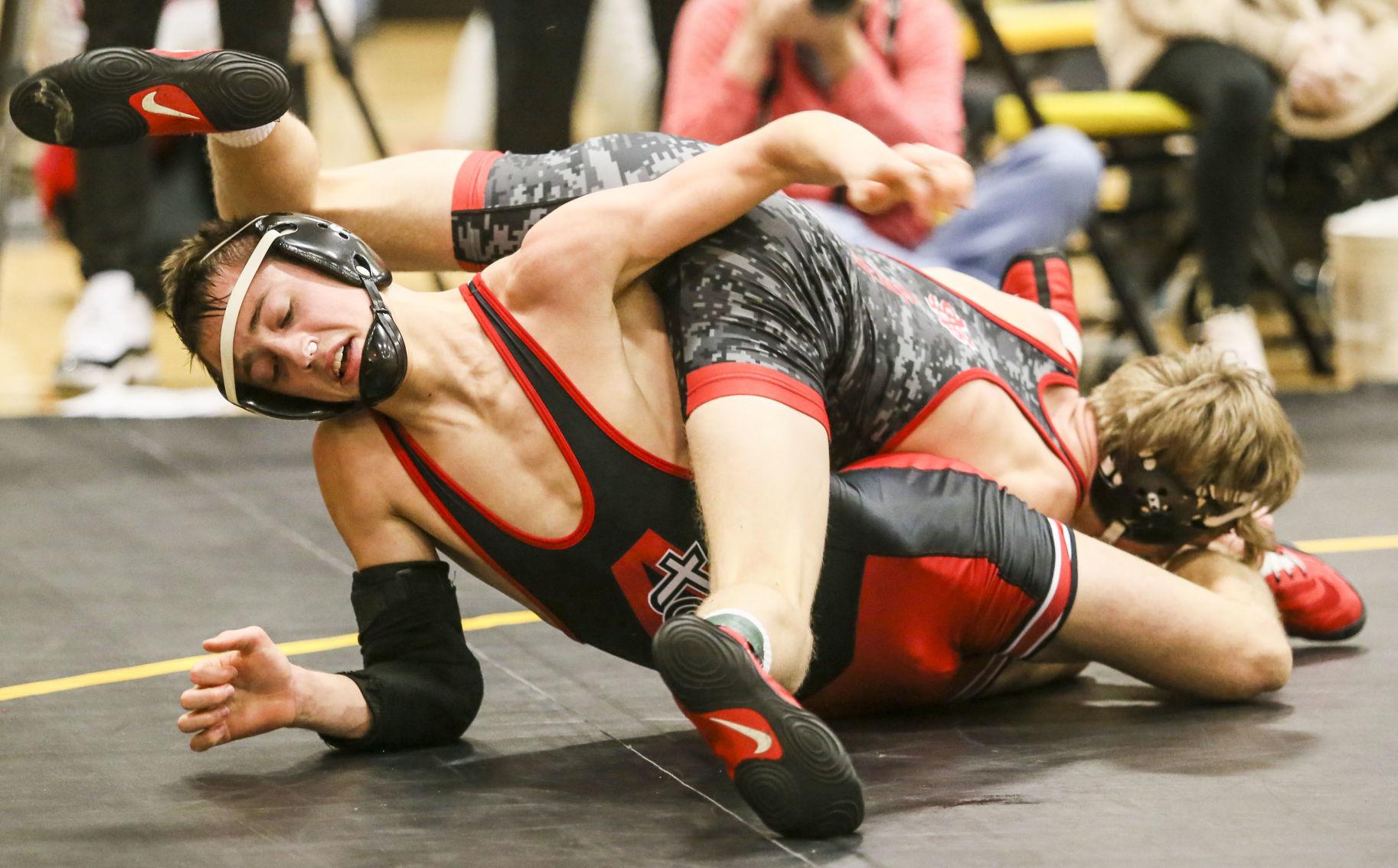 Photos MAC wrestling tournament