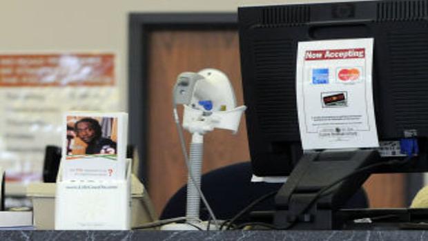 The Illinois payroll: Fewer workers, more money