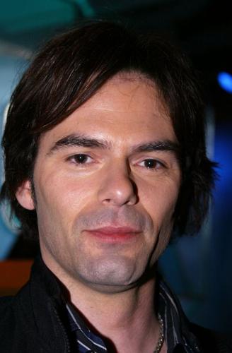 Bellas dad, aka actor Billy Burke, still gets spotted
