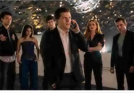 'Now You See Me' bests 'Running Man'