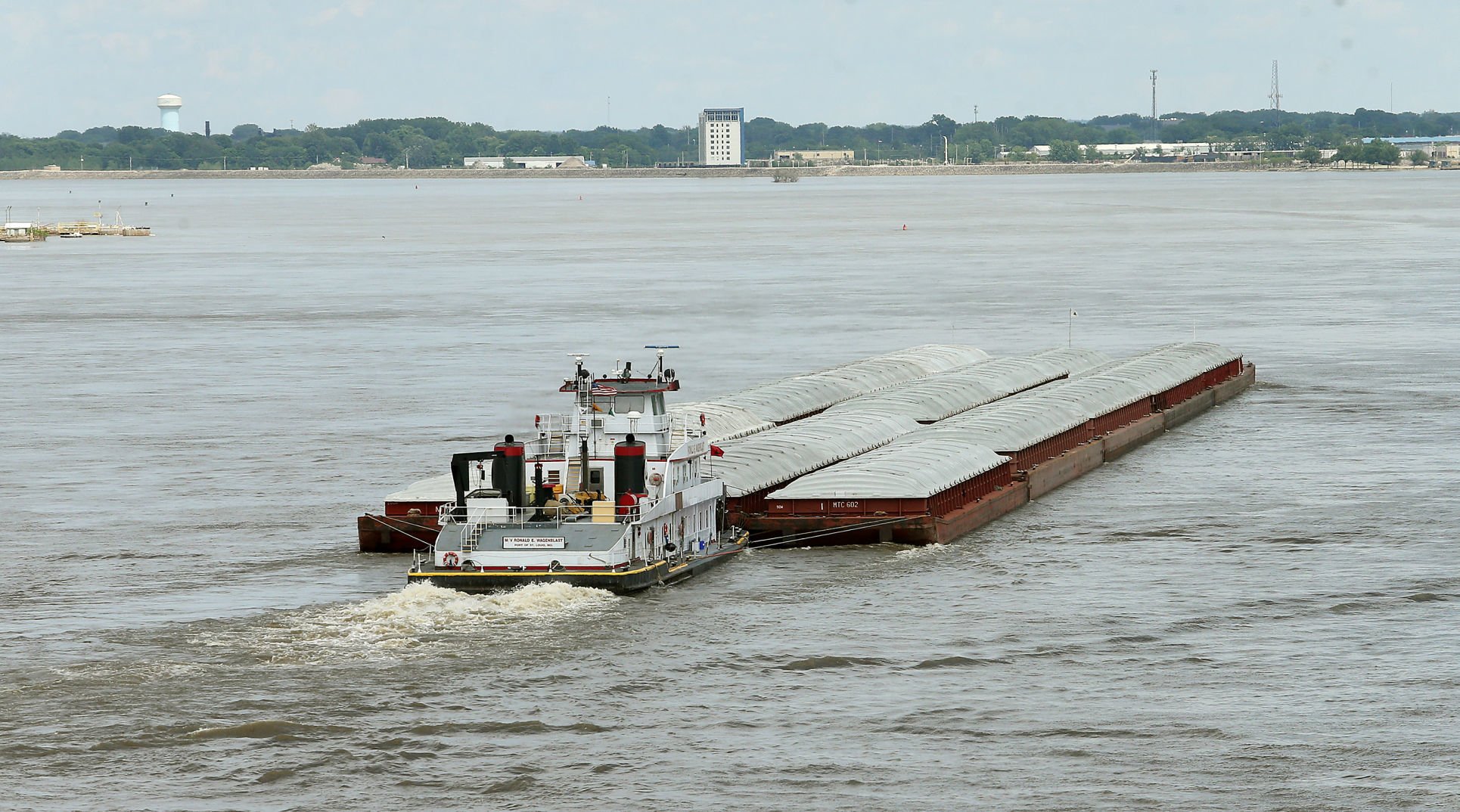 'It's Just Unprecedented:' Upper Mississippi River Reopens To Barge ...