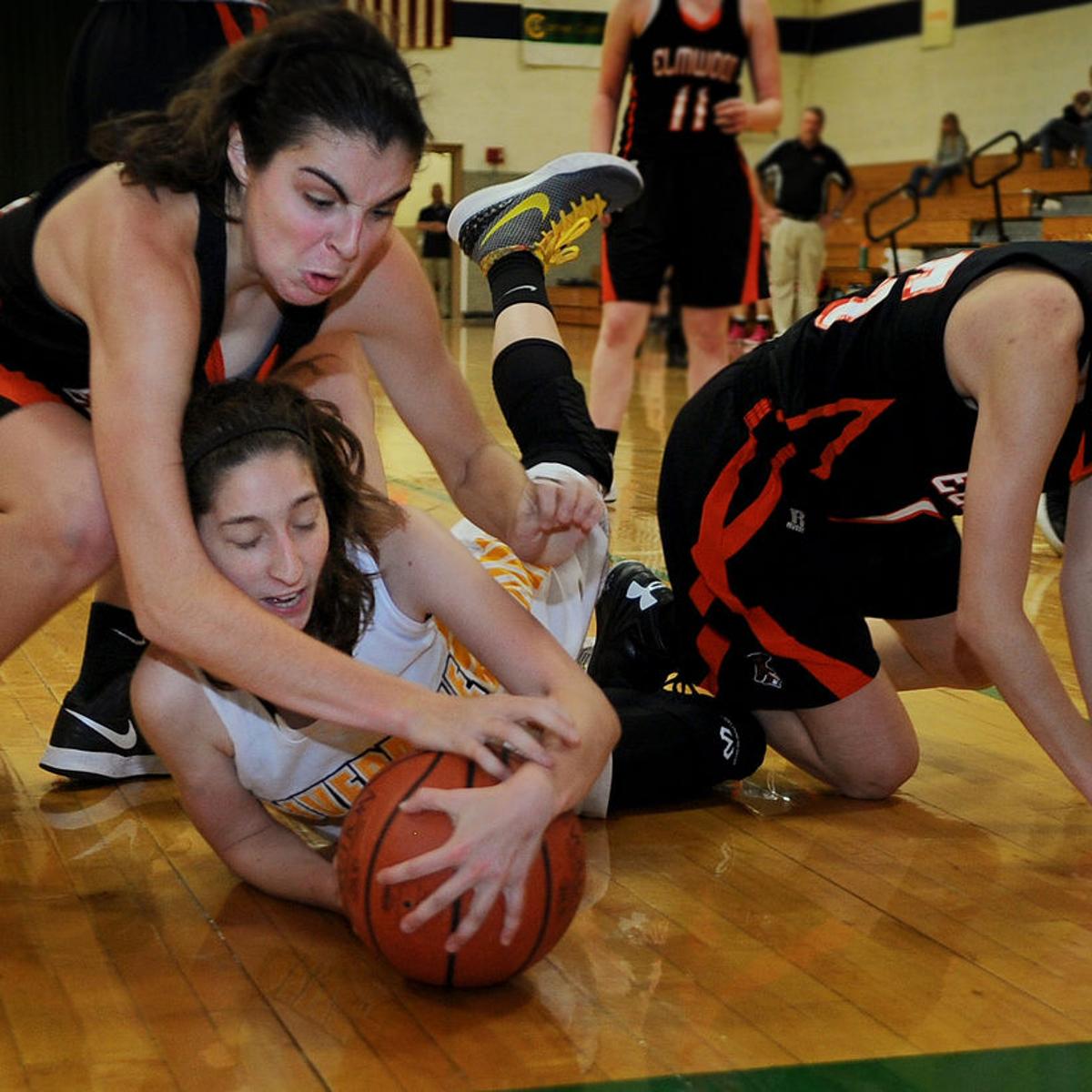 Titans Handle Rockets To Move To 3 0 At Ridgewood Girls Tourney Qc Prep Sports Qconline Com