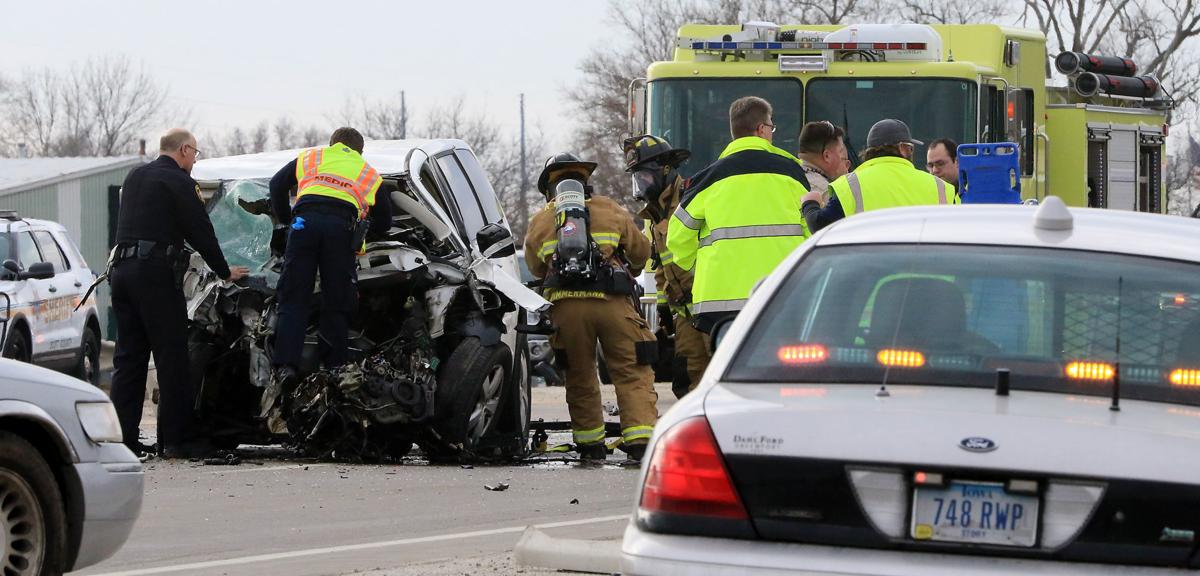 Updated Head On Crash On U S 67 Sends 2 To Iowa City Hospital Closes Highway Near Arconic Local News Qconline Com