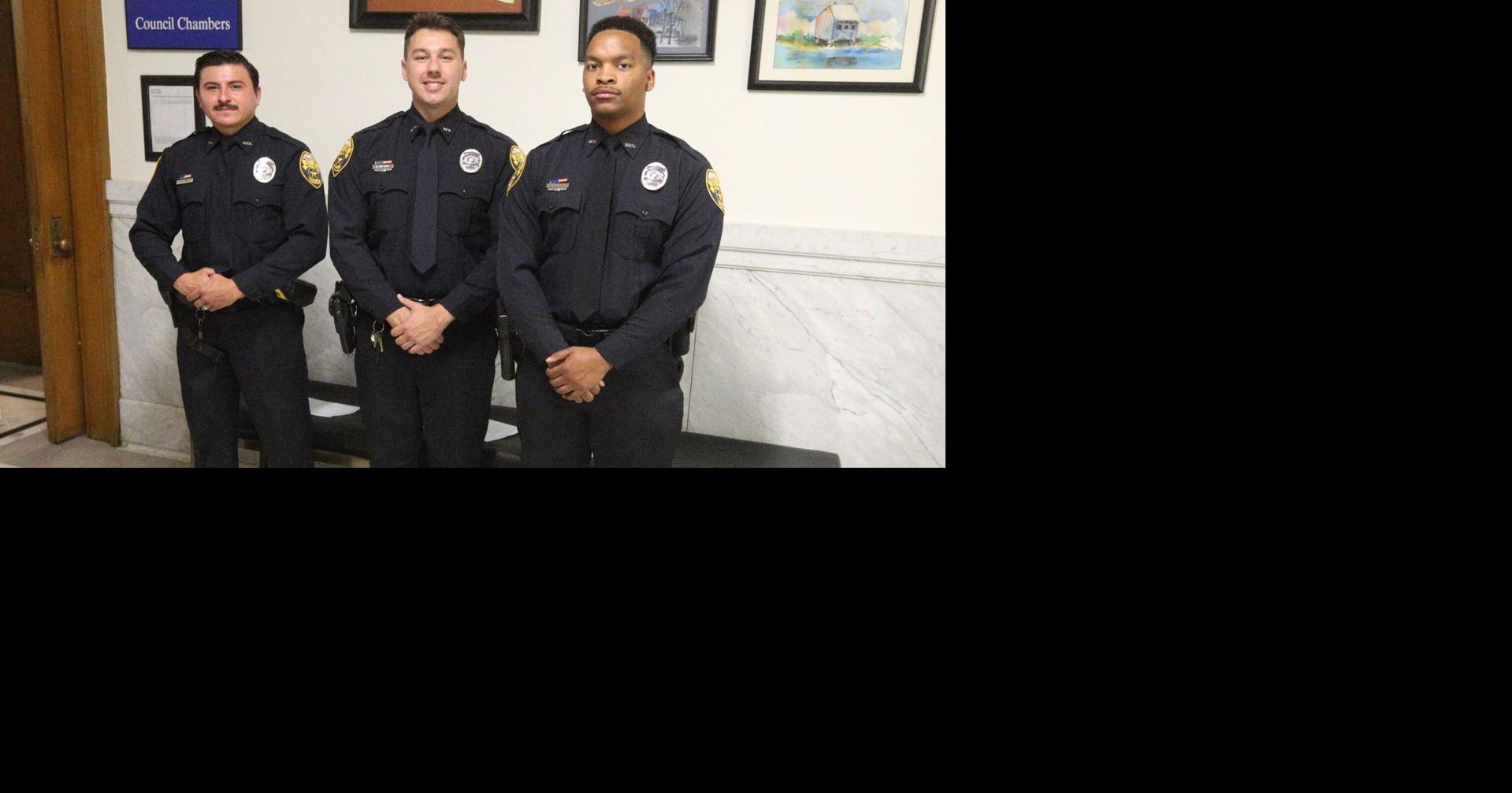 Moline City Council swears in three police officers, recognizes acts of bravery