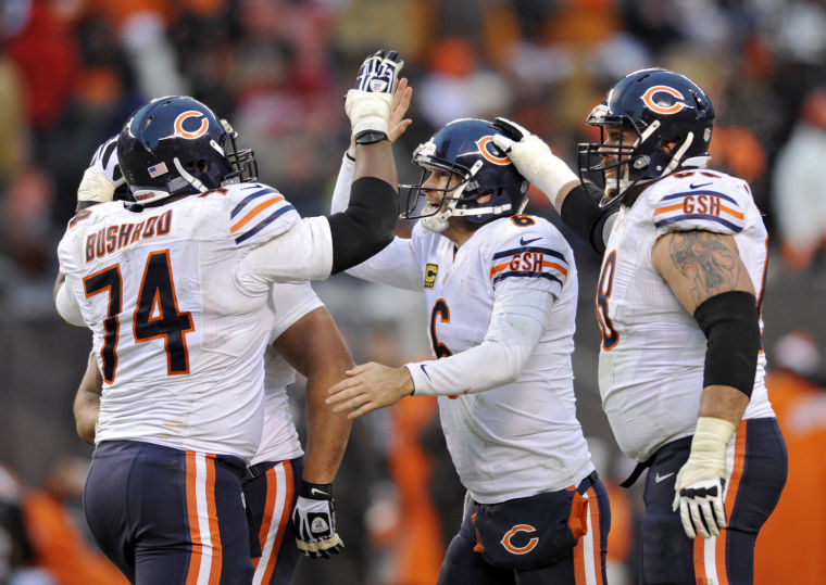 Jay Cutler signs 7-year contract with Bears 