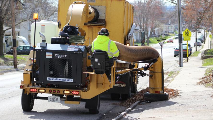 Announce start of Fall Leaf Collection Program