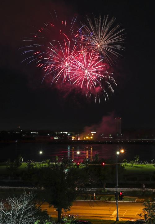070419-mda-nws-redwhiteboom-013