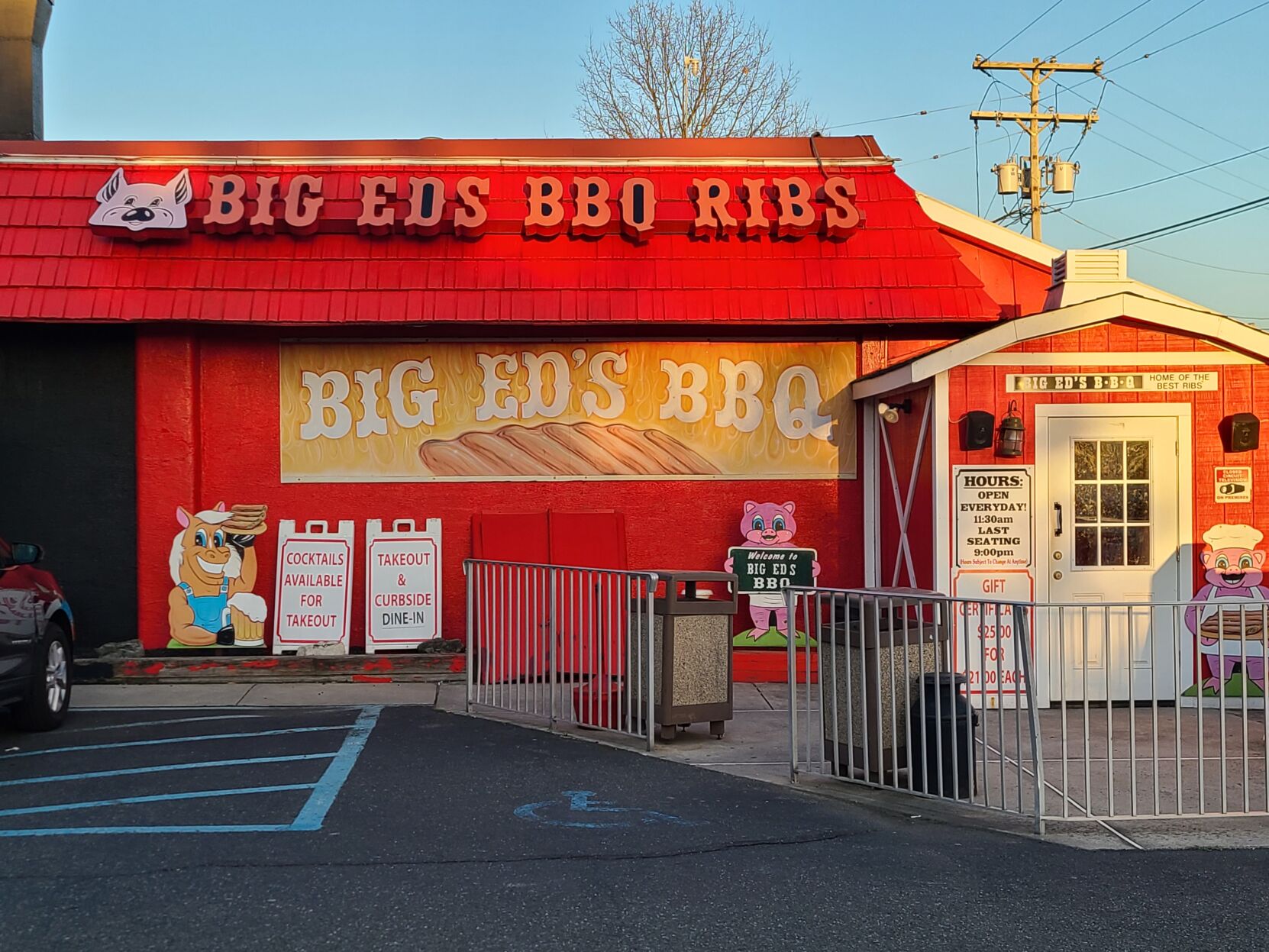 BBQ Restaurant Serves High Quality Food Arts Entertainment