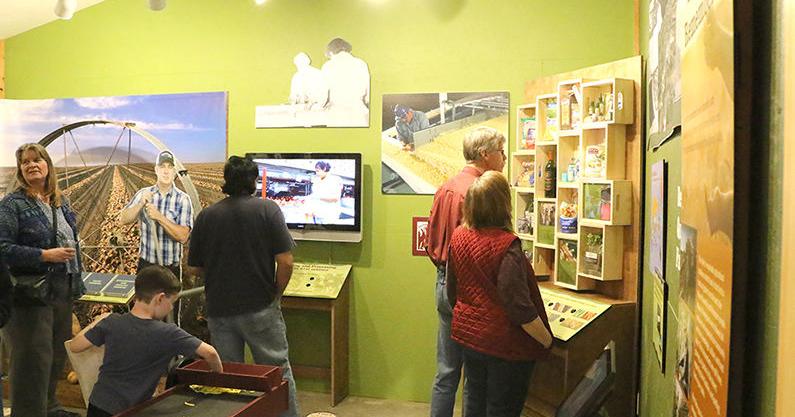 Heritage Barn exhibit opens to eager crowd | News | qvpr.com