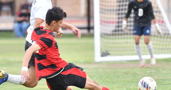 Snott Rockets Soccer Tight soccer match between Colts and Rockets | Local Sports | rdrnews.com