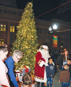 2022 Christmas Tree Lighting Roswell New Mexico Santa, Community Tree Light Up Downtown Event | Local News | Rdrnews.com