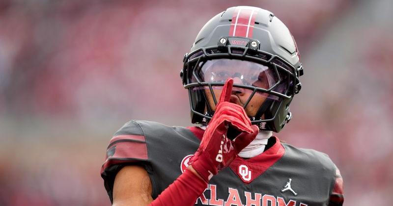 Oklahoma Sooners defensive back Jaydan Hardy (1) gestures to the crowd after a play during a college football game between the University of Oklahoma Sooners (OU) and the Missouri Tigers at Gaylord Family Ã Oklahoma Memorial Stadium in Norman, Okla.,…