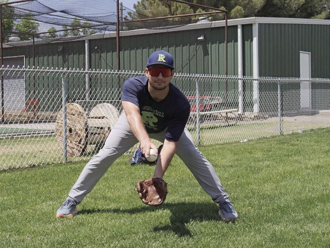 MLB players sporting above the knee pants : r/baseball