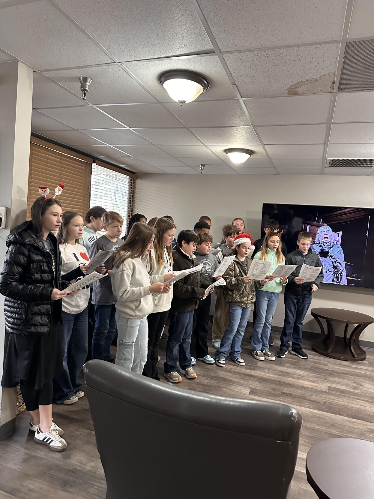 DCMS Student Council spreads Christmas cheer across Decatur County ...