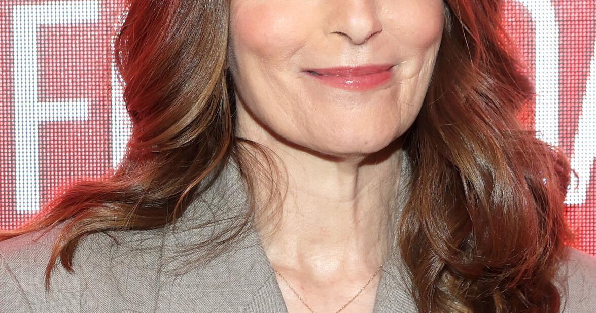 Review: With Tina Fey as first host, ‘SNL UK’ kicked off with familiar skits and very British humor