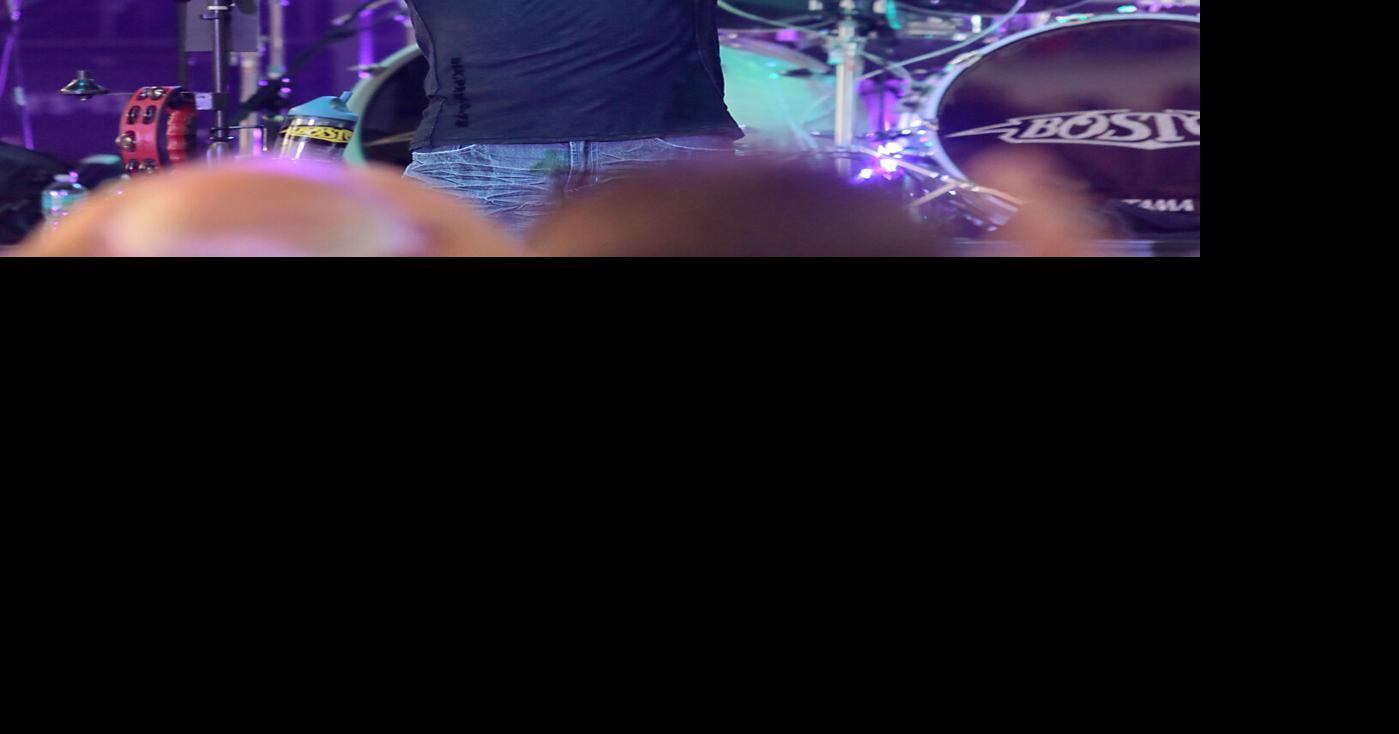 Boston singer Tommy DeCarlo dies at 60 after brain cancer diagnosis