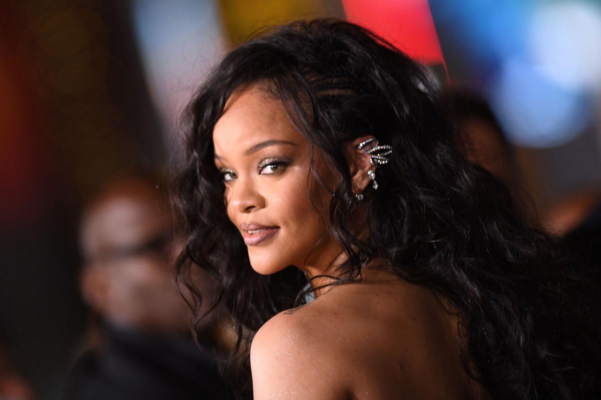 Rihanna sparks new music buzz with recording session video