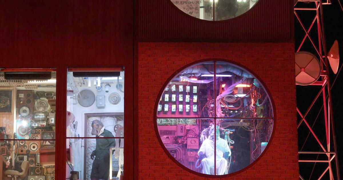 Анархические бегемоты Coachella вернулись, теперь уже в виде неуклюжих медиа-баронов