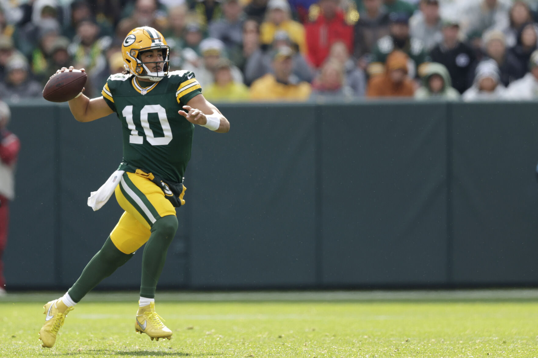 Packers' QB Love Dominates Cards With Full Complement Of Receivers ...