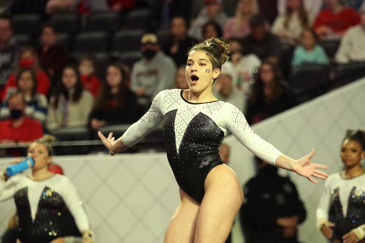 220121_JMW_gymdogsvUF_2620.jpg