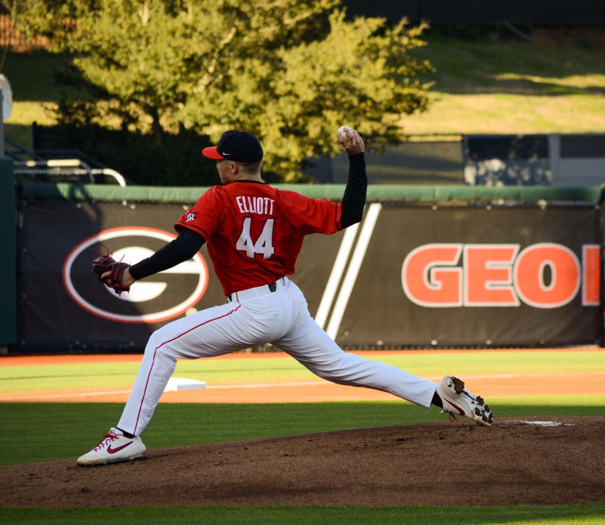 Georgia Baseball Beats Clemson 5 3 In Midweek Matchup