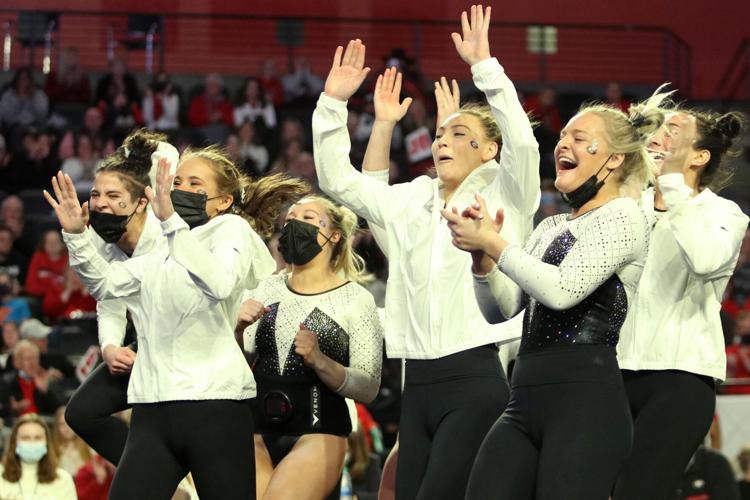 220121_JMW_gymdogsvUF_3339.jpg