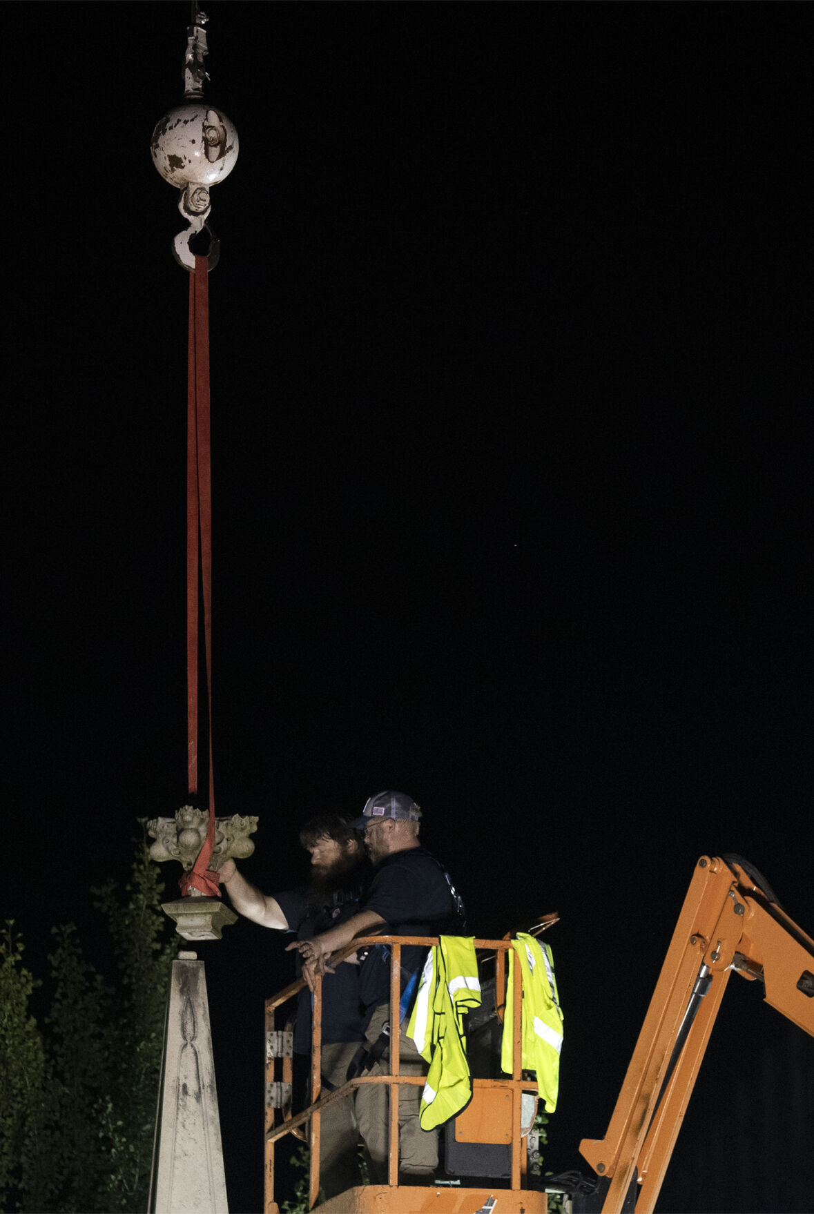 200810_ks_MonumentDismantling_0009.jpg