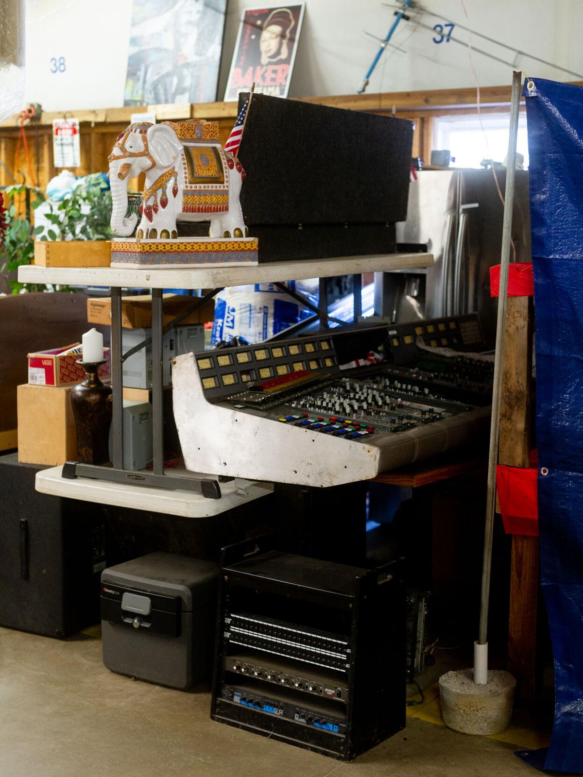 201121_MAC_JJfleamarket_010.jpg