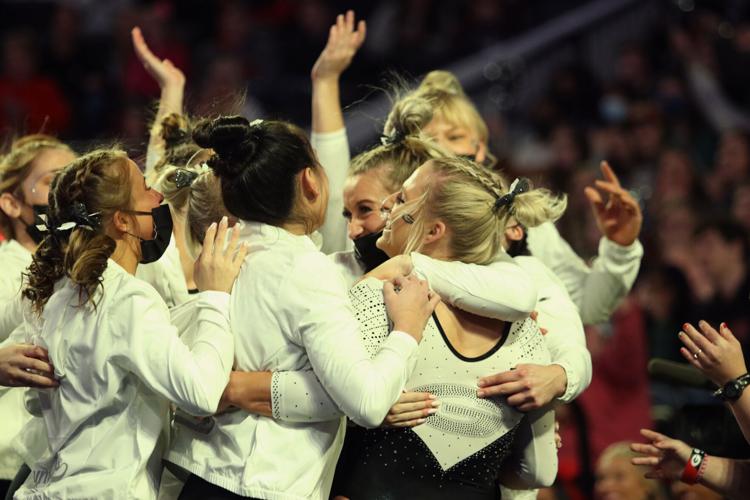 220121_JMW_gymdogsvUF_3584.jpg