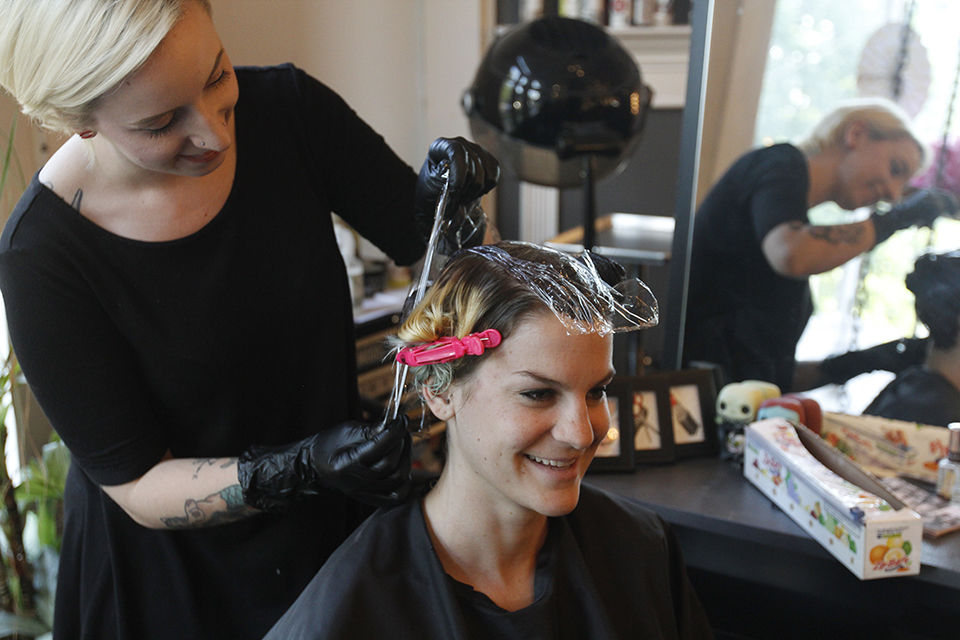 Athens beauty salons offer online engagement and services amid closures |  COVID Updates 
