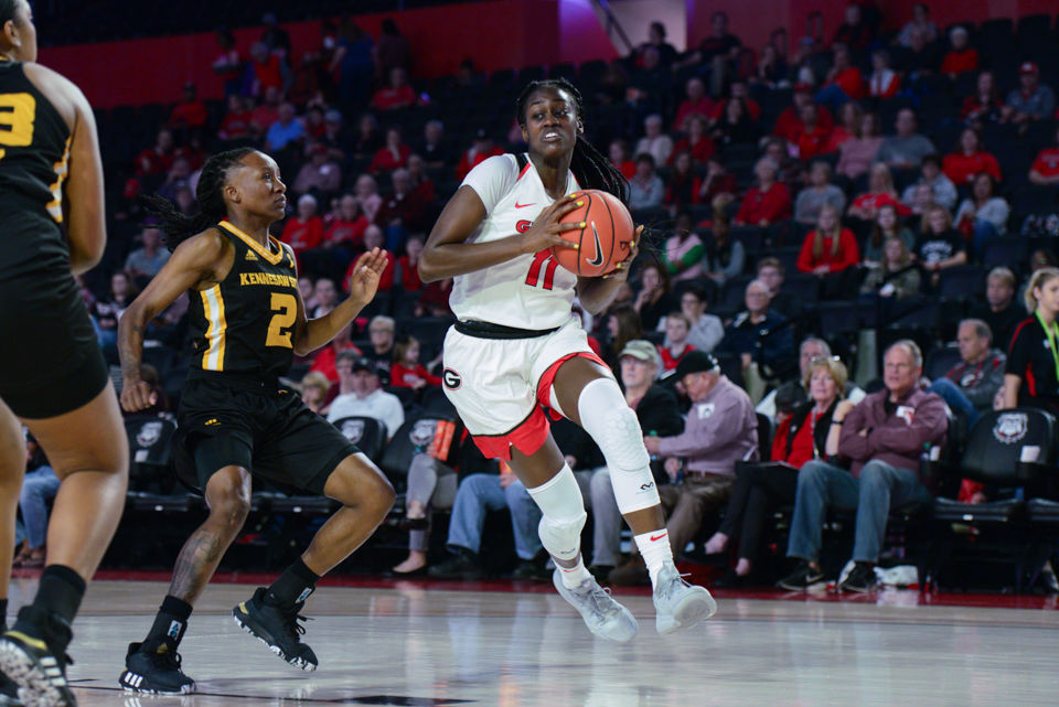 191107_JCA_WBasketballKENN_06.jpg