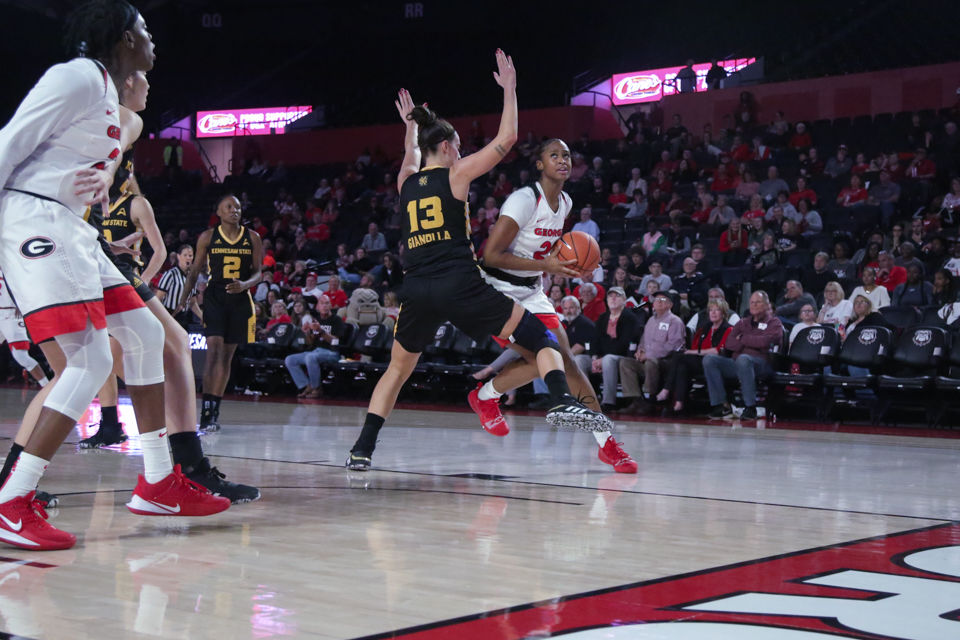191107_JCA_WBasketballKENN_14.jpg