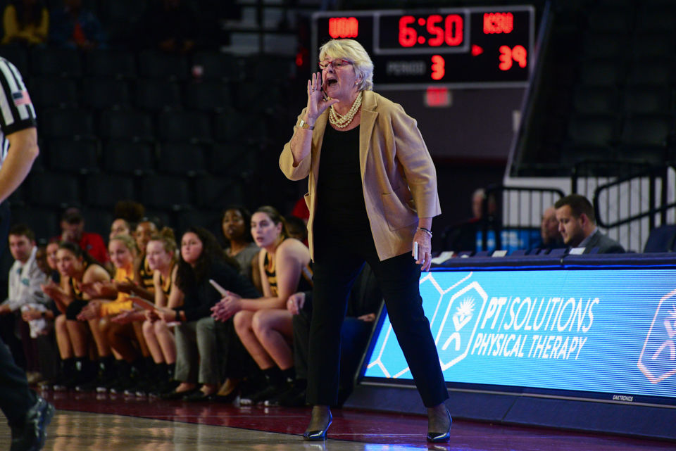 191107_JCA_WBasketballKENN_18.jpg