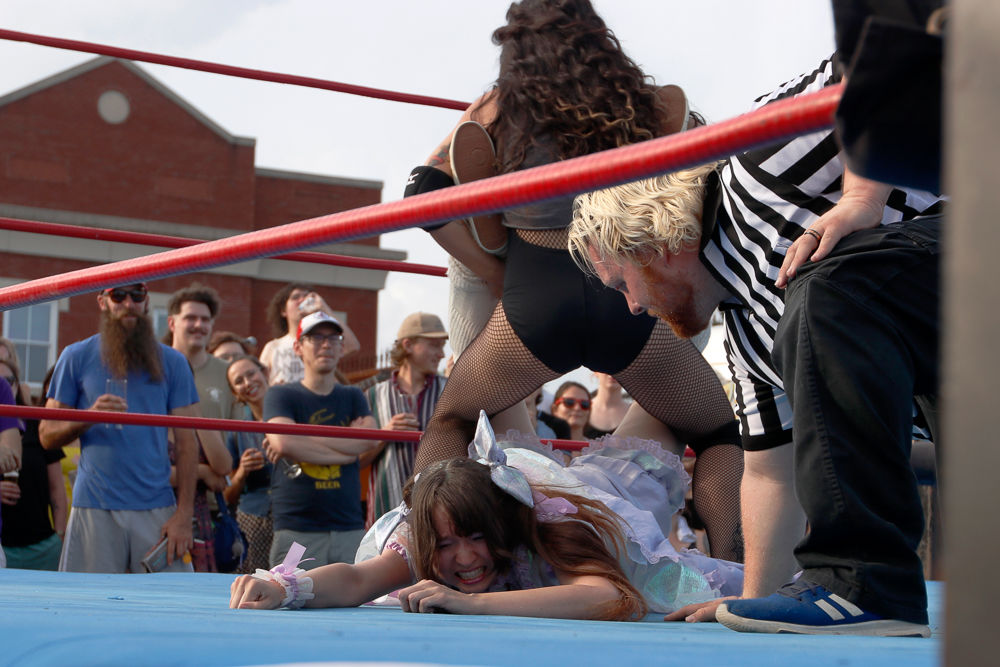 Photos South East Women Wrestlers Square Up For Service Industry Night